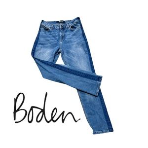 ⭐️EUC ⭐️Adorable Boden Cavendish Girlfriend Jean with Blue Side Stripe- size 6R